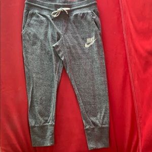 Nike Womens Jogger capri pants
